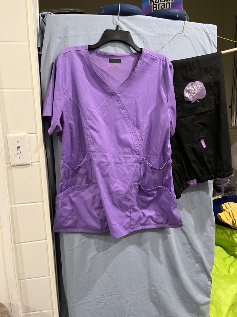 Purple Women's Scrub Top - V-Neck Utility Pocket Tee topXL pa L